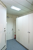 Accommodation Container, 4 to 8 men x 32 ft - UL04262 - Quipbase.com - Lockers and wetroom in the 4 man cabin
